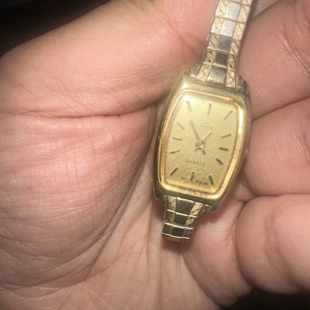 Works Timex Q Quartz Gold Tone Ladies Vintage 1980s Watch England Dial 17mm 6.5